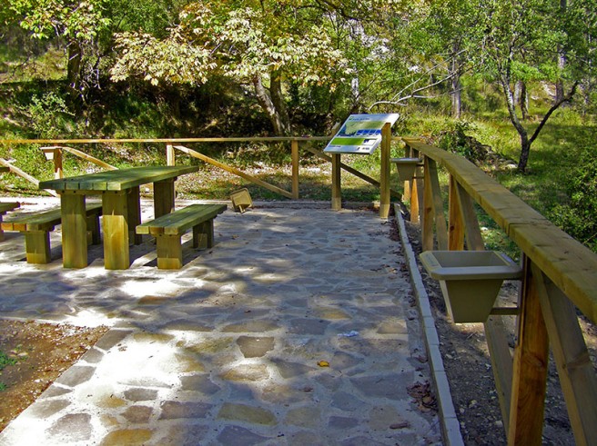 Equipamiento y señalización accesible en el Valle de la Garcipollera